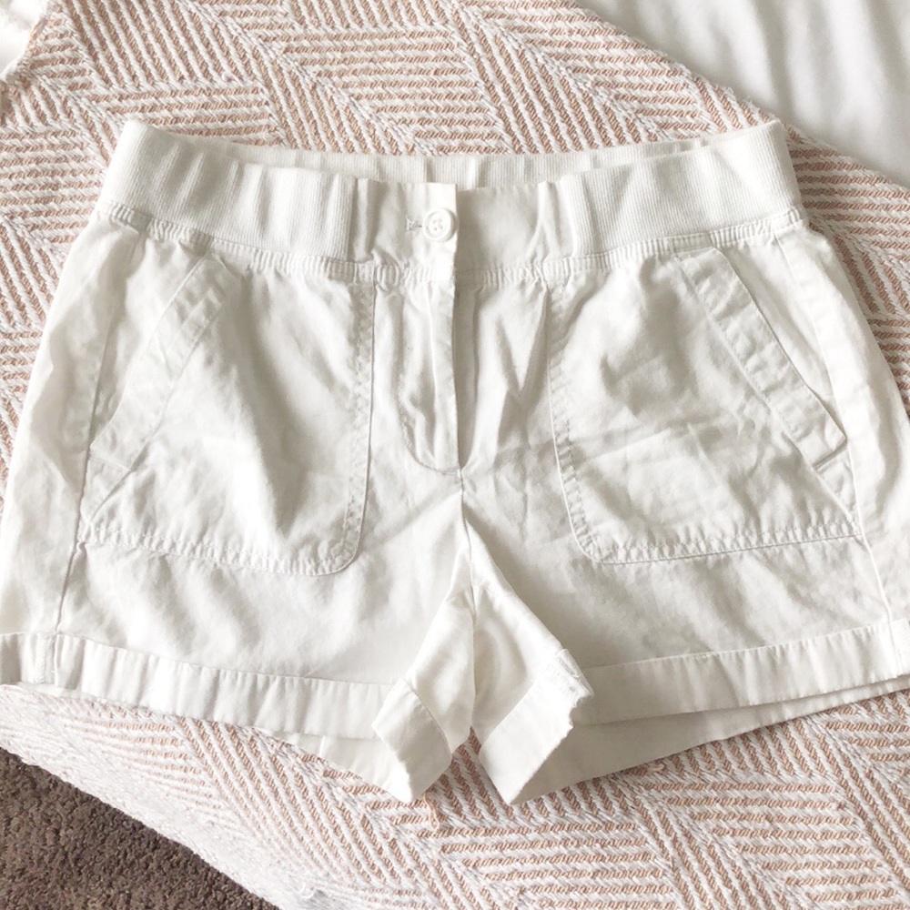 Elastic waist, rolled cuff shorts